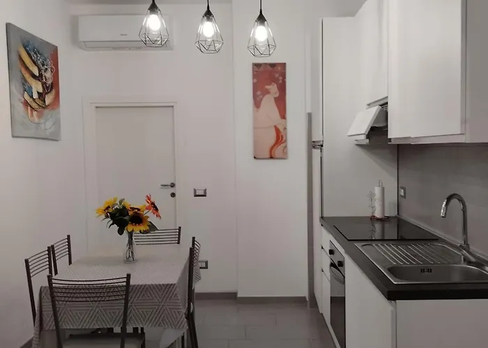 Dietro Il Lungomare Fra Le Due Baie, Fino A 8 Posti Letto Apartman