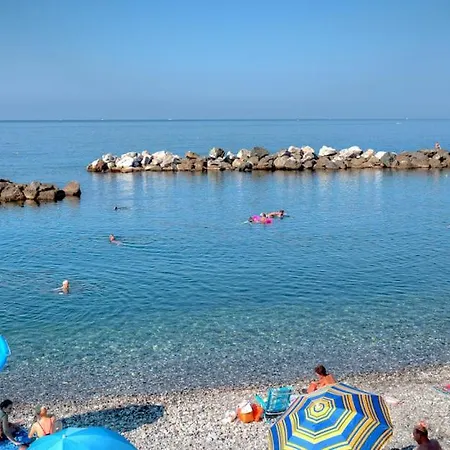 Dietro Il Lungomare Fra Le Due Baie, Fino A 8 Posti Letto *